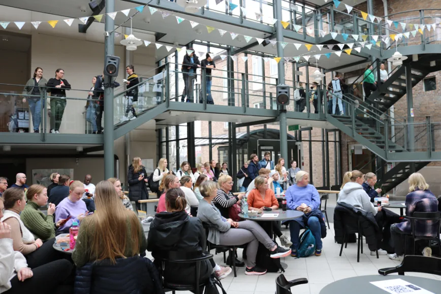 DMMHs studenter er velkomne til å lage aktiviteter i Glassgården DMMHs studenter er velkomne til å lage aktiviteter i Glassgården.