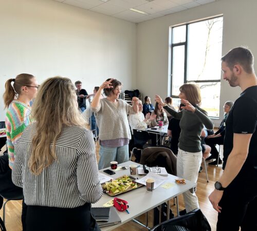 Lærere under en workshop eller samling som samhandler