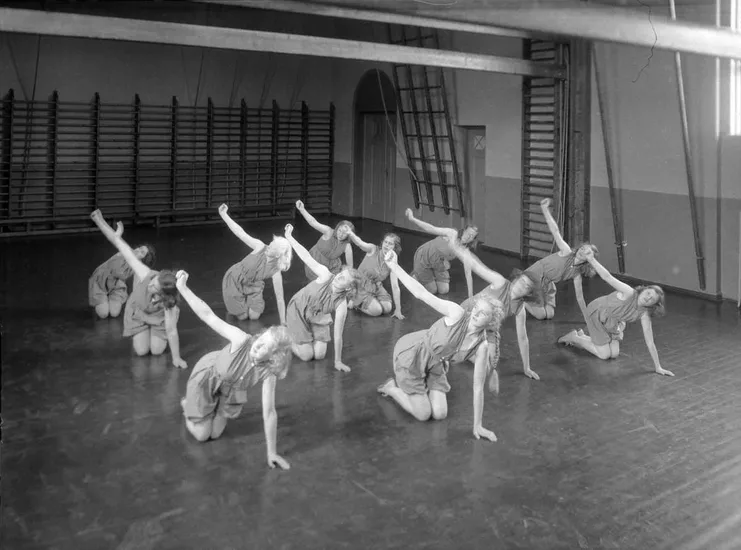 Gymnastikkundervisning 1912 6. og 7. klasse