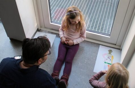 "Mitt går helt til loftet" "Mitt går helt til loftet"