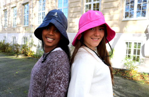 Sydvest, rosa eller mørk blå Sydvest, rosa eller mørk blå