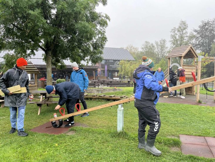 Bilde av en dumpehuske med en hermetikkboks.