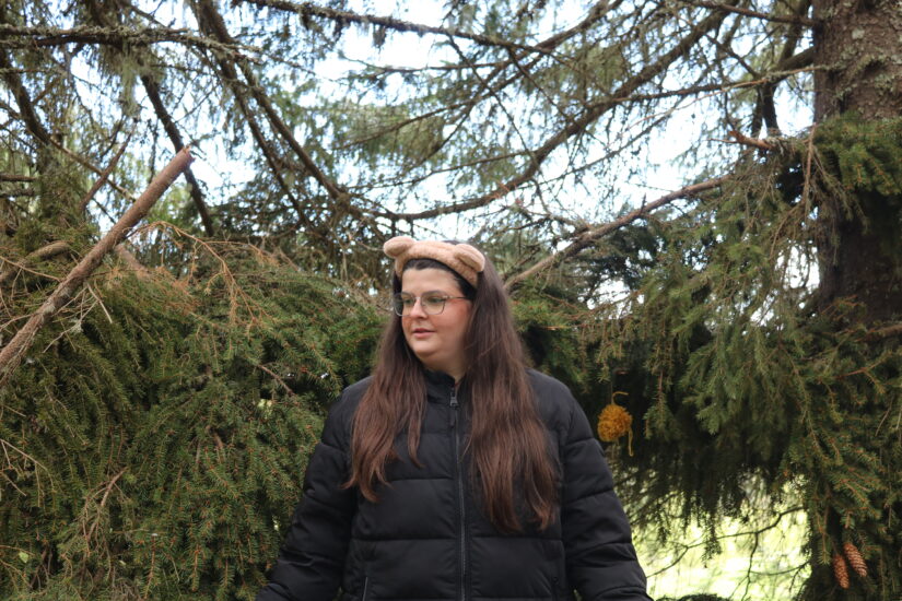 En kvinne har kledd seg ut som en bjørn