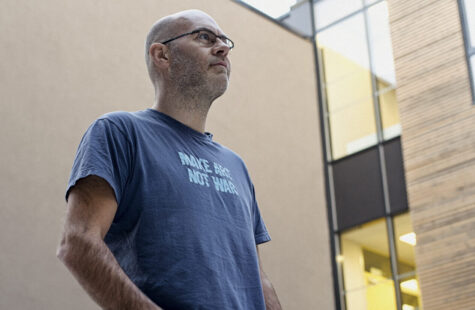 Hvorfor er den ene balja ekkel å stikke fingrene i?