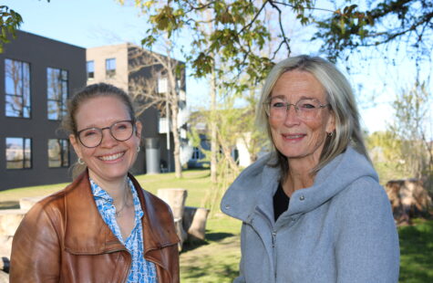 To kvinner fotografert utendørs