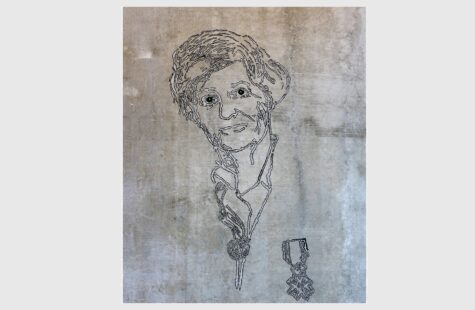 Portrett: Astrid Vatne Gravert portrett av tidligere rektor ved DMMH - Astrid Vatne, en pioner innen barnehagelærerutdanning. Gravert direkte på betongvegg, malt svart kontur rundt graveringsspor.
Størrelse: 140 x 70 cm
Plassering: Inngangspartiet til Astrid Vatnes Hus
Innkjøpt som utsmykning til nybygget