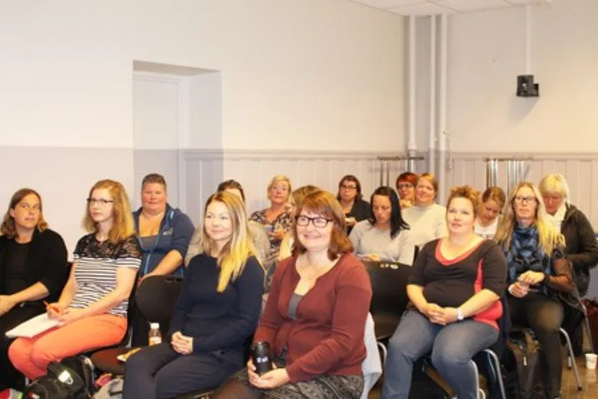Både styrere og studenter møtte opp på åpningen av det nye ABLU-studiet ved DMMH.