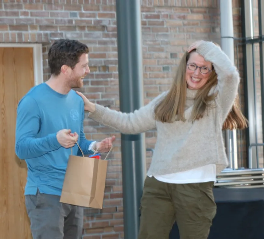 Marit Heldal er Stilsons tidligere lærer, hun var takknemlig for at han ville erfaringer fra Avlogga på DMMH. Marit Heldal er Stilsons tidligere lærer, hun var takknemlig for at han ville erfaringer fra Avlogga på DMMH.