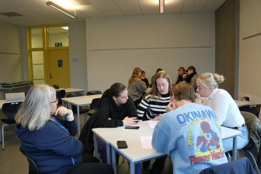 Studentene selv gleder seg til å få dra i praksis og komme i gang med barnehageadopsjon. Studentene selv gleder seg til å få dra i praksis og komme i gang med barnehageadopsjon.