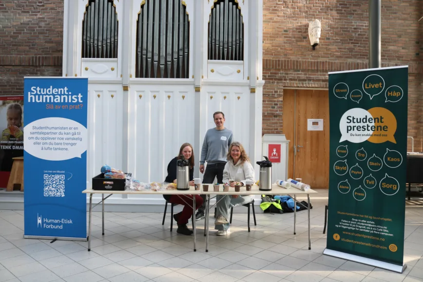 Studentprestene og -humanisten byr DMMH-studentene på bollefrokost hver tirsdag i september. Studentprestene og -humanisten byr DMMH-studentene på bollefrokost hver tirsdag i september.