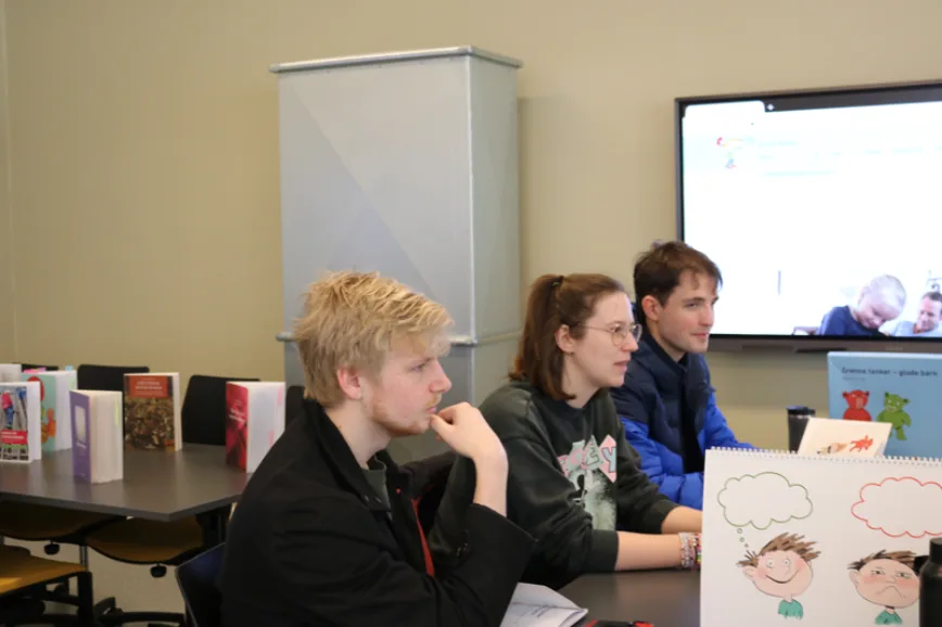 - Jeg syntes den arbeidsmåten var veldig bra, man får utfordret ellemenert ut fra eget ståsted istedet for utifra teorien du må lese, sier student DMMH-student Adrian Solie. - Jeg syntes den arbeidsmåten var veldig bra, man får utfordret ellemenert ut fra eget ståsted istedet for utifra teorien du må lese, sier student DMMH-student Adrian Solie.