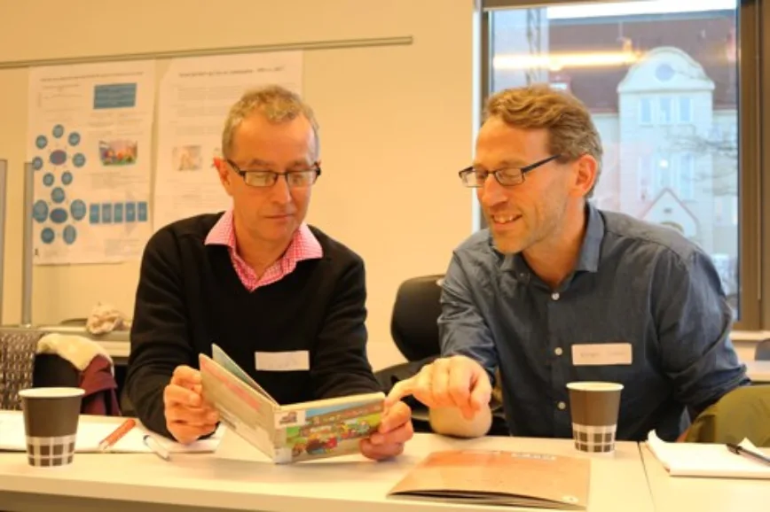 discussing-children-books-at-qmuc