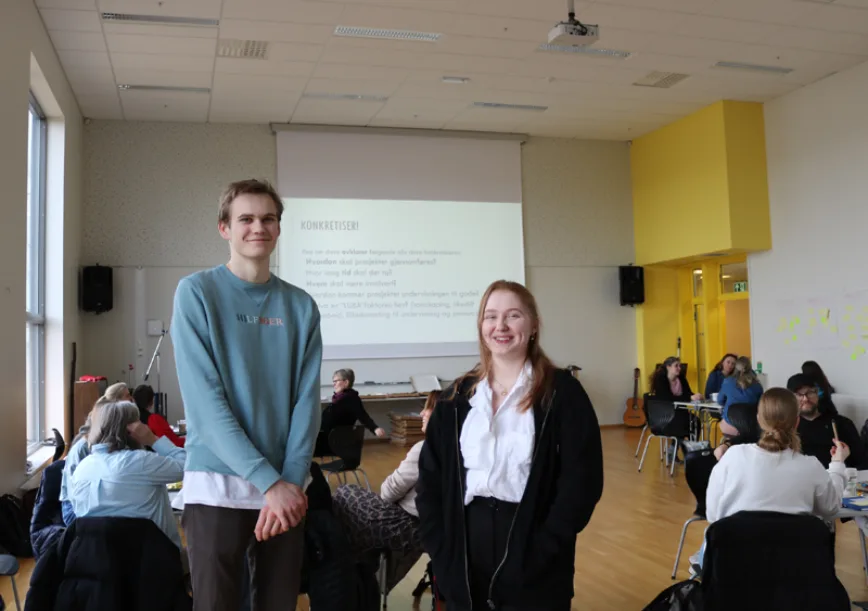 Dmmh-studentene Oscar Storler og Camilla Storrø Lønnum setter pris på å få være med i idèmyldringen, som de mener kan føre til en enklere hverdag for studentene i praksis. Dmmh-studentene Oscar Storler og Camilla Storrø Lønnum setter pris på å få være med i idèmyldringen, som de mener kan føre til en enklere hverdag for studentene i praksis.