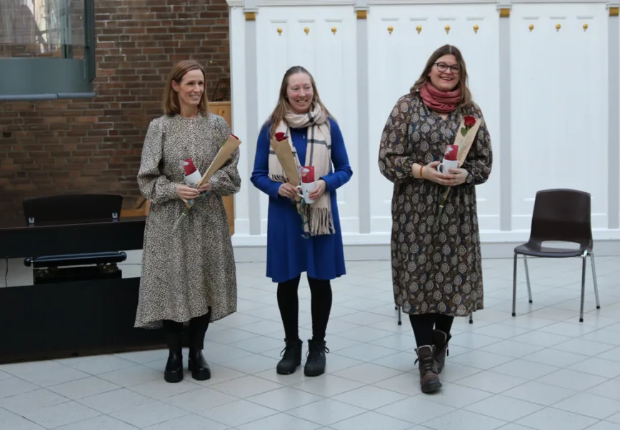 Etter seremonien var masterstudentene med gjester invitert på lunsj i kantina på DMMH. Etter seremonien var masterstudentene med gjester invitert på lunsj i kantina på DMMH.