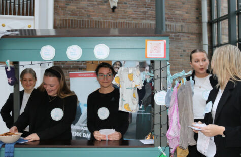 Bærekraft gjennom innovasjon og sosialt entreprenørskap i barnehagelærerutdanningen Bærekraft gjennom innovasjon og sosialt entreprenørskap i barnehagelærerutdanningen