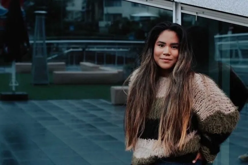 Det er et veldig informerende, dagsaktuelt tema, og det er fint at proffene deler sine historier, det står det respekt av, sier DMMH-student Eli Joy Furnes.